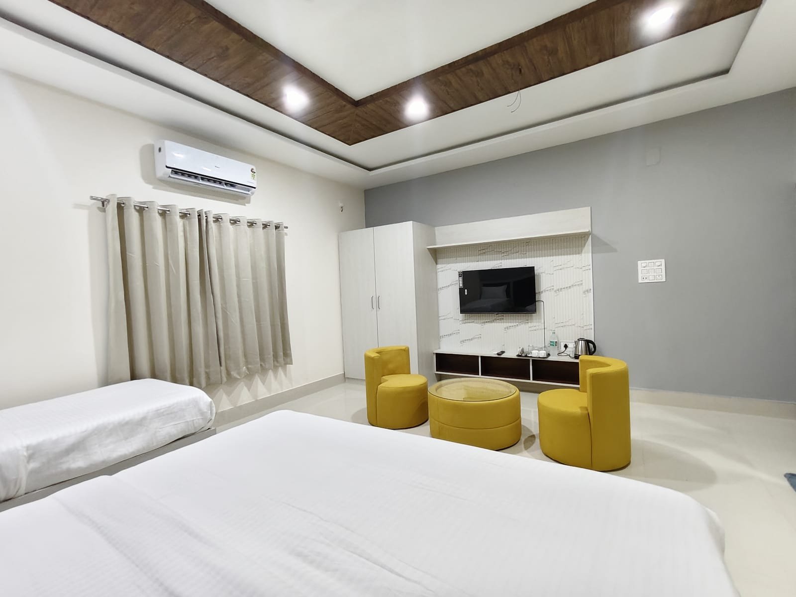 Deluxe Triple Bed 4