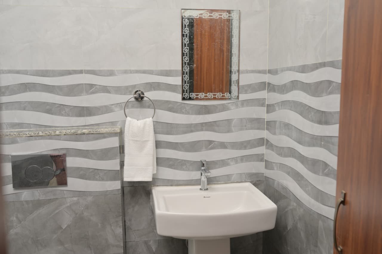 Deluxe Twin Bath 2