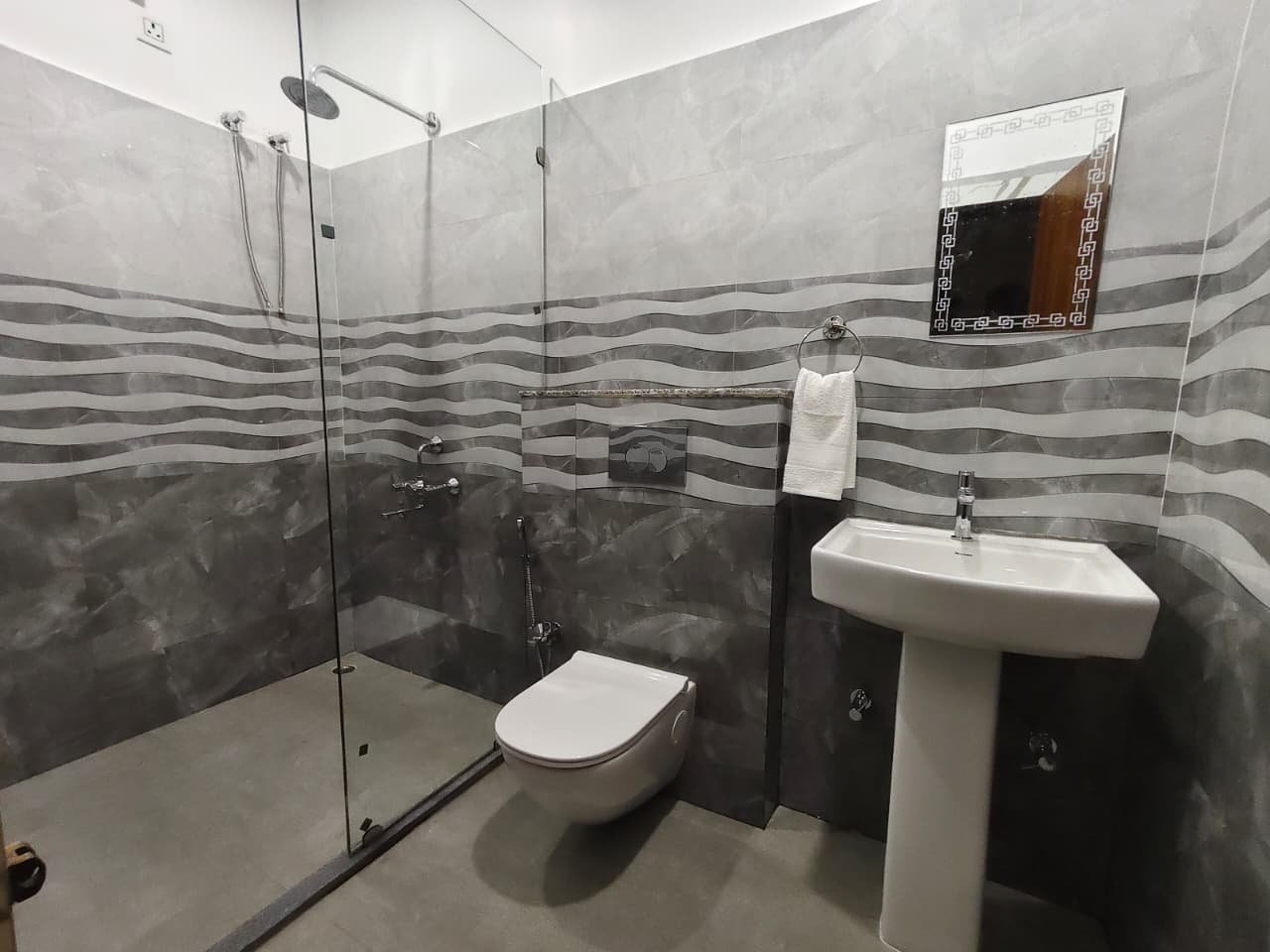 Deluxe Twin Bath 4